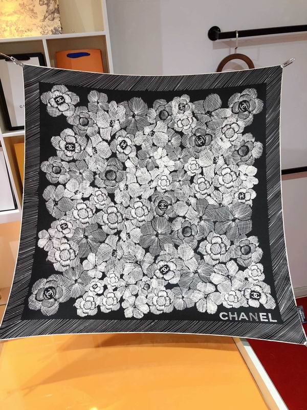 Chanel silk scarf 90X90cm E21 (1)